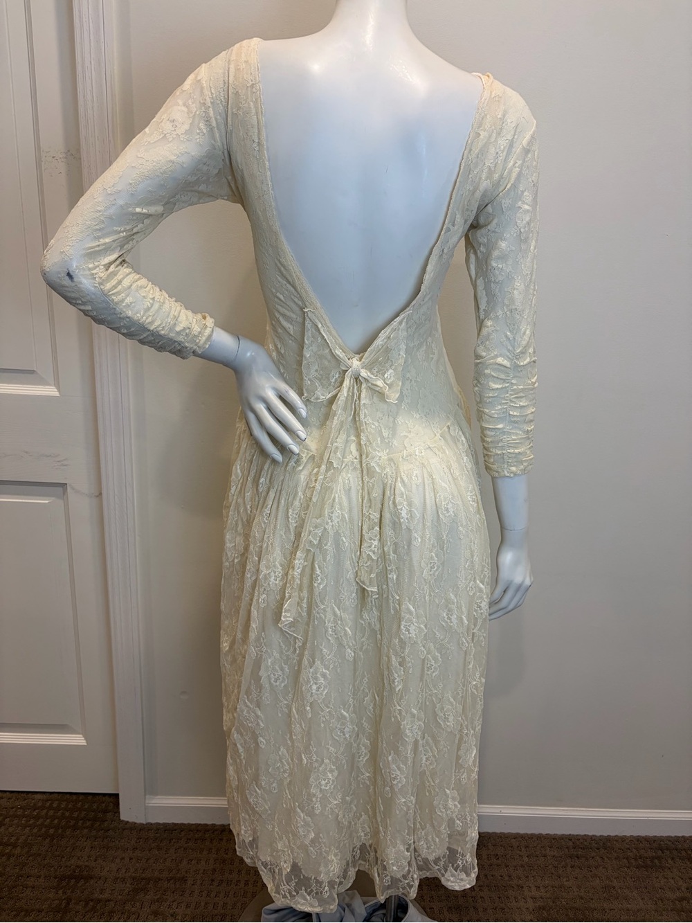 VINTAGE MICHELLE NICOLE WESLEY Ivory Lace Drop Waist Open Back 80/90s Midi Dress